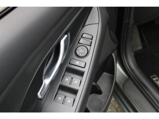 Hyundai i30 1.5 T-GDi Premium | Trekhaak |Stoelverwarming/vent. voor | Parkeers. v+a | Leder | | Airco (autom... ActivLease financial lease