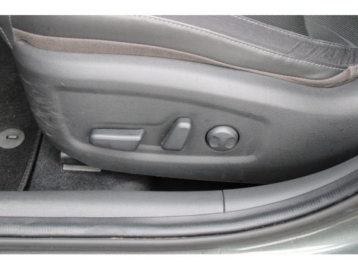 Hyundai i30 1.5 T-GDi Premium | Trekhaak |Stoelverwarming/vent. voor | Parkeers. v+a | Leder | | Airco (autom... ActivLease financial lease