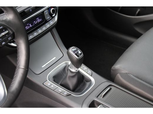 Hyundai i30 1.5 T-GDi Premium | Trekhaak |Stoelverwarming/vent. voor | Parkeers. v+a | Leder | | Airco (autom... ActivLease financial lease