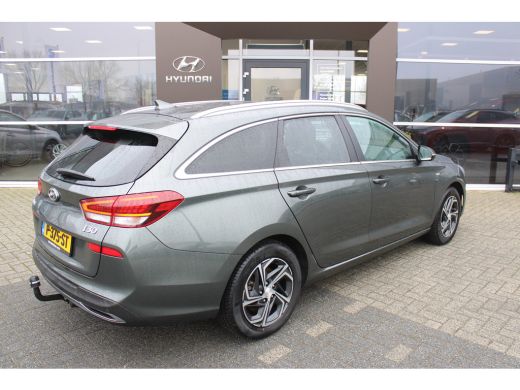 Hyundai i30 1.5 T-GDi Premium | Trekhaak |Stoelverwarming/vent. voor | Parkeers. v+a | Leder | | Airco (autom... ActivLease financial lease