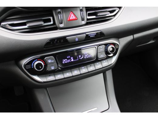 Hyundai i30 1.5 T-GDi Premium | Trekhaak |Stoelverwarming/vent. voor | Parkeers. v+a | Leder | | Airco (autom... ActivLease financial lease