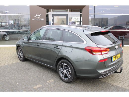 Hyundai i30 1.5 T-GDi Premium | Trekhaak |Stoelverwarming/vent. voor | Parkeers. v+a | Leder | | Airco (autom... ActivLease financial lease