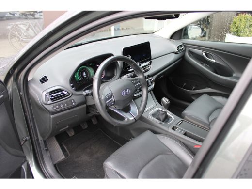 Hyundai i30 1.5 T-GDi Premium | Trekhaak |Stoelverwarming/vent. voor | Parkeers. v+a | Leder | | Airco (autom... ActivLease financial lease