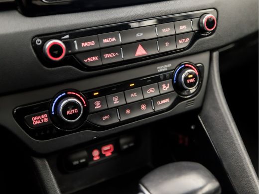 Kia Niro 1.6 GDi Hybrid Sport 142Pk Automaat (SCHUIFDAK, APPLE CARPLAY, NAVIGATIE, CAMERA, LEDER, STUUR/ST... ActivLease financial lease