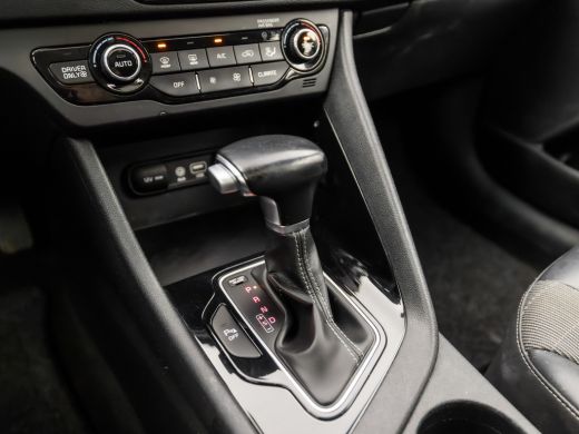 Kia Niro 1.6 GDi Hybrid Sport 142Pk Automaat (SCHUIFDAK, APPLE CARPLAY, NAVIGATIE, CAMERA, LEDER, STUUR/ST... ActivLease financial lease