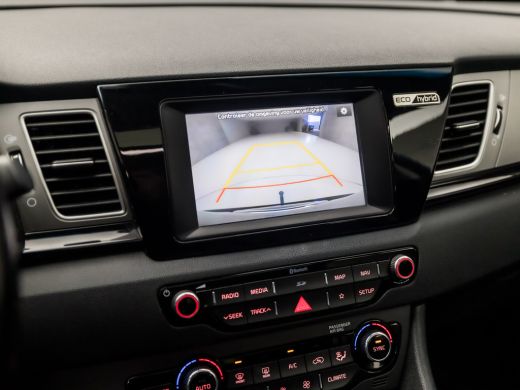Kia Niro 1.6 GDi Hybrid Sport 142Pk Automaat (SCHUIFDAK, APPLE CARPLAY, NAVIGATIE, CAMERA, LEDER, STUUR/ST... ActivLease financial lease