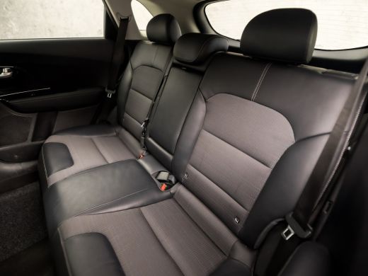 Kia Niro 1.6 GDi Hybrid Sport 142Pk Automaat (SCHUIFDAK, APPLE CARPLAY, NAVIGATIE, CAMERA, LEDER, STUUR/ST... ActivLease financial lease