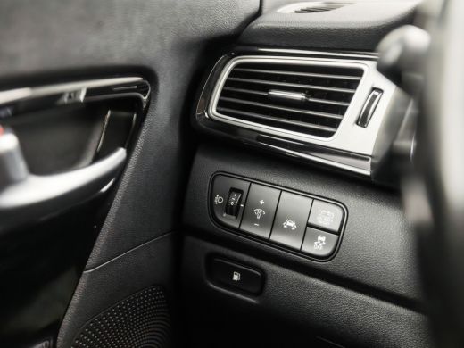 Kia Niro 1.6 GDi Hybrid Sport 142Pk Automaat (SCHUIFDAK, APPLE CARPLAY, NAVIGATIE, CAMERA, LEDER, STUUR/ST... ActivLease financial lease