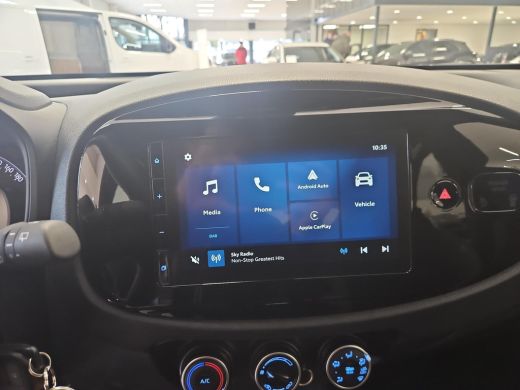 Toyota Aygo 1.0 VVT-i MT Play ActivLease financial lease