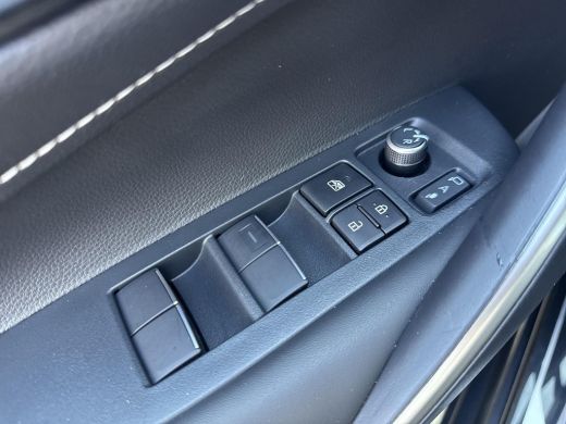 Toyota Corolla Touring Sports Hybrid 140 Dynamic | 06-10141018 Voor meer informatie ActivLease financial lease