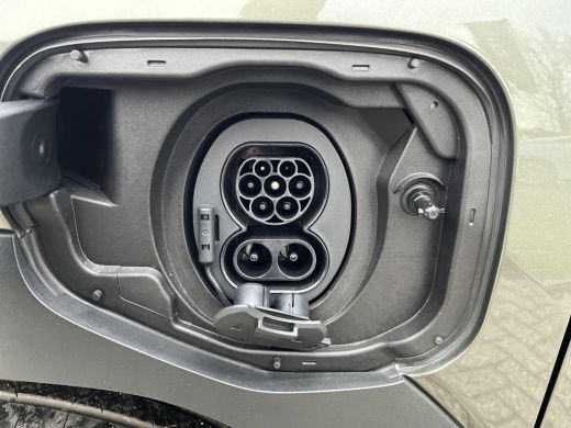 Toyota Urban Cruiser Dynamic 61 kWh | All-in prijs | Apple/Android | Camera | Stoel/Stuurverwarming | ActivLease financial lease