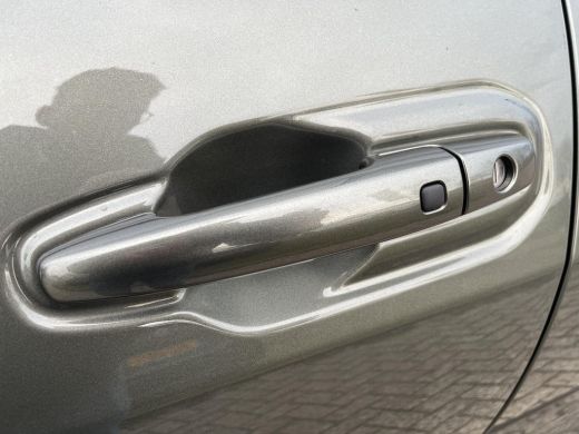 Toyota Urban Cruiser Dynamic 61 kWh | All-in prijs | Apple/Android | Camera | Stoel/Stuurverwarming | ActivLease financial lease