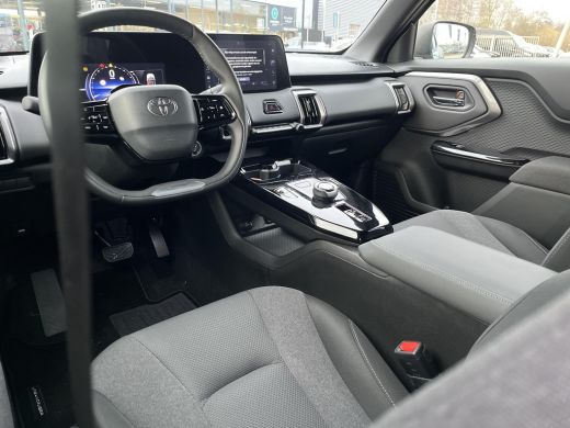 Toyota Urban Cruiser Dynamic 61 kWh | All-in prijs | Apple/Android | Camera | Stoel/Stuurverwarming | ActivLease financial lease