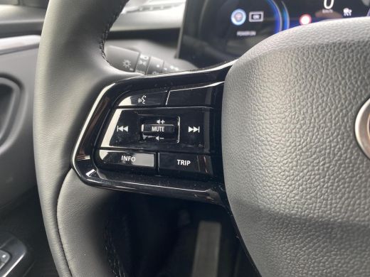 Toyota Urban Cruiser Dynamic 61 kWh | Nieuwe auto | Direct uit voorraad leverbaar | ActivLease financial lease