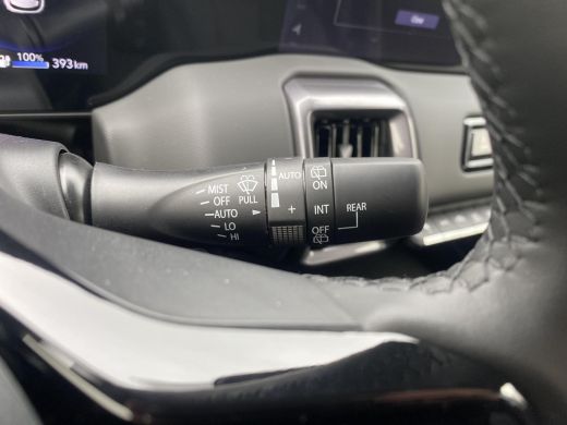 Toyota Urban Cruiser Dynamic 61 kWh | Nieuwe auto | Direct uit voorraad leverbaar | ActivLease financial lease