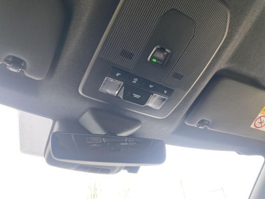 Toyota Urban Cruiser Dynamic 61 kWh | Nieuwe auto | Direct uit voorraad leverbaar | ActivLease financial lease