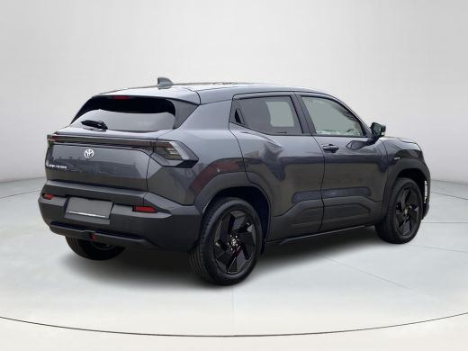 Toyota Urban Cruiser Dynamic 61 kWh | Nieuwe auto | Direct uit voorraad leverbaar | ActivLease financial lease