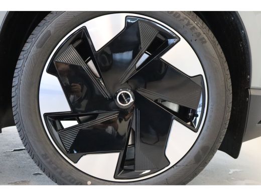 Volvo  EX30 Extended Range 272PK Europa Plus 69kWh | Privacy glas | Pano-dak | Power seats | Climate Pack ActivLease financial lease