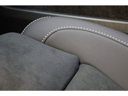 Volvo  EX40 Extended Range 252PK 82 kWh Ultra | 19" all season | Privacy glas | Pano-dak ActivLease financial lease