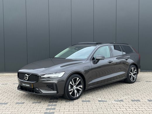 Volvo  V60 T6 Plug-in hybrid AWD Ultra Dark | Panoramadak | Trekhaak | Camera | Adaptieve cruise control | H...