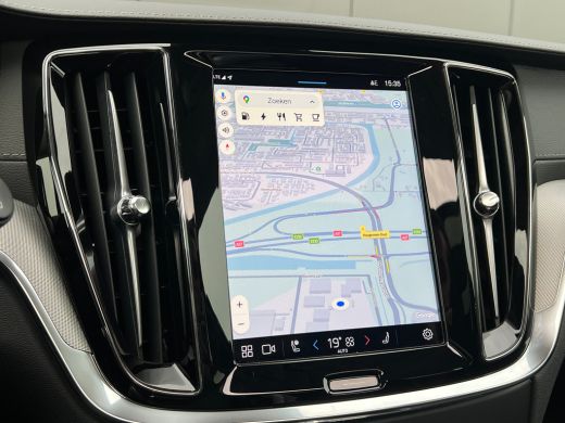 Volvo  V60 T6 Plug-in hybrid AWD Ultra Dark | Panoramadak | Trekhaak | Camera | Adaptieve cruise control | H... ActivLease financial lease