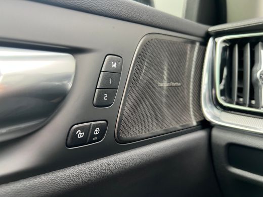 Volvo  V60 T6 Plug-in hybrid AWD Ultra Dark | Panoramadak | Trekhaak | Camera | Adaptieve cruise control | H... ActivLease financial lease