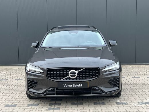Volvo  V60 T6 Plug-in hybrid AWD Ultra Dark | Panoramadak | Trekhaak | Camera | Adaptieve cruise control | H... ActivLease financial lease