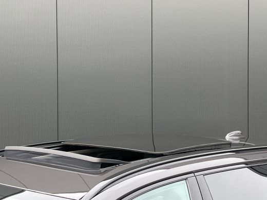 Volvo  V60 T6 Plug-in hybrid AWD Ultra Dark | Panoramadak | Trekhaak | Camera | Adaptieve cruise control | H... ActivLease financial lease