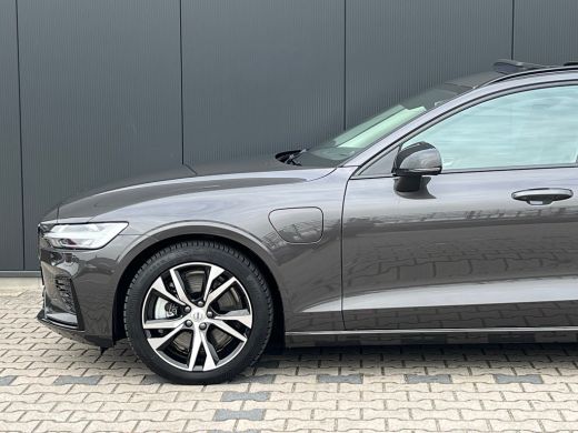 Volvo  V60 T6 Plug-in hybrid AWD Ultra Dark | Panoramadak | Trekhaak | Camera | Adaptieve cruise control | H... ActivLease financial lease
