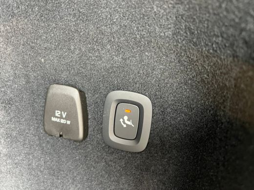 Volvo  V60 T6 Plug-in hybrid AWD Ultra Dark | Panoramadak | Trekhaak | Camera | Adaptieve cruise control | H... ActivLease financial lease