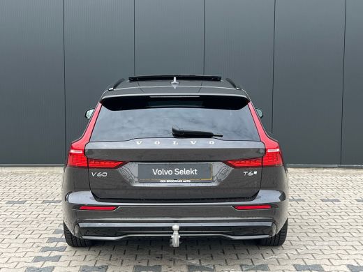 Volvo  V60 T6 Plug-in hybrid AWD Ultra Dark | Panoramadak | Trekhaak | Camera | Adaptieve cruise control | H... ActivLease financial lease