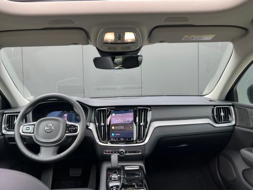 Volvo  V60 T6 Plug-in hybrid AWD Ultra Dark | Panoramadak | Trekhaak | Camera | Adaptieve cruise control | H... ActivLease financial lease