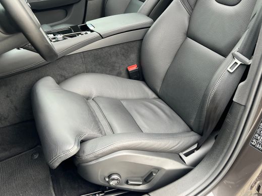 Volvo  V60 T6 Plug-in hybrid AWD Ultra Dark | Panoramadak | Trekhaak | Camera | Adaptieve cruise control | H... ActivLease financial lease