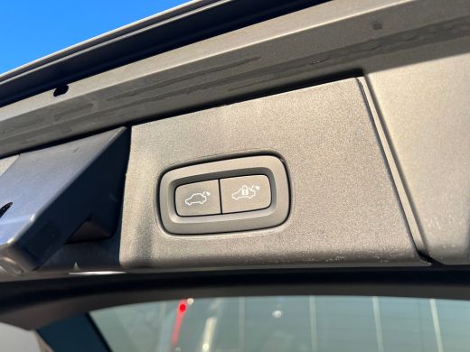 Volvo  V90 T6 Plug-in hybrid AWD Ultimate Dark | Panoramadak | Trekhaak | Luchtvering | Bowers & Wilkins | L... ActivLease financial lease