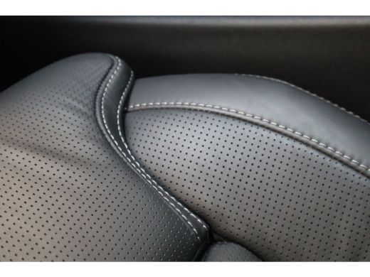 Volvo  V90 T8 455PK AWD Ultra Dark | Massage | Bowers & Wilkins | Luchtvering | Panoramadak | 20" ActivLease financial lease