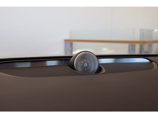 Volvo  V90 T8 455PK AWD Ultra Dark | Massage | Bowers & Wilkins | Luchtvering | Panoramadak | 20" ActivLease financial lease