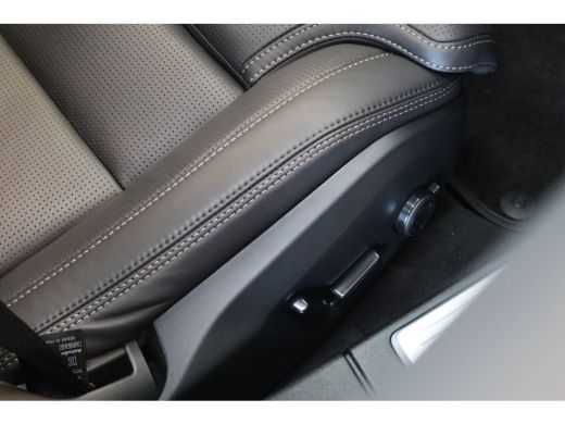 Volvo  V90 T8 455PK AWD Ultra Dark | Massage | Bowers & Wilkins | Luchtvering | Panoramadak | 20" ActivLease financial lease