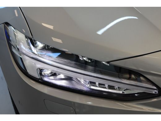 Volvo  V90 T8 455PK AWD Ultra Dark | Massage | Bowers & Wilkins | Luchtvering | Panoramadak | 20" ActivLease financial lease