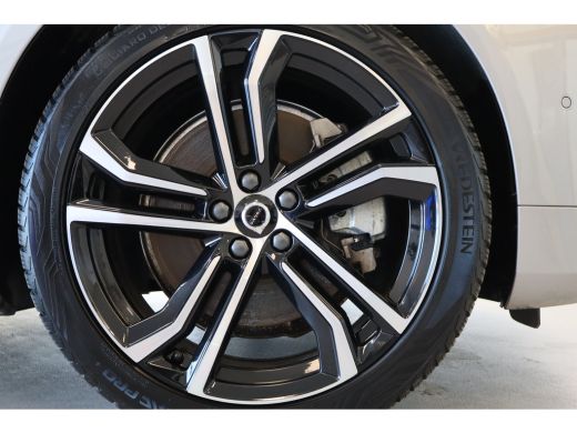 Volvo  V90 T8 455PK AWD Ultra Dark | Massage | Bowers & Wilkins | Luchtvering | Panoramadak | 20" ActivLease financial lease