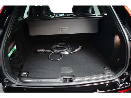 Volvo  XC60 T6 Plug-in hybrid AWD Plus Black Edition | Panoramadak | Trekhaak | Stoelkoeling | Luchtvering | ... ActivLease financial lease