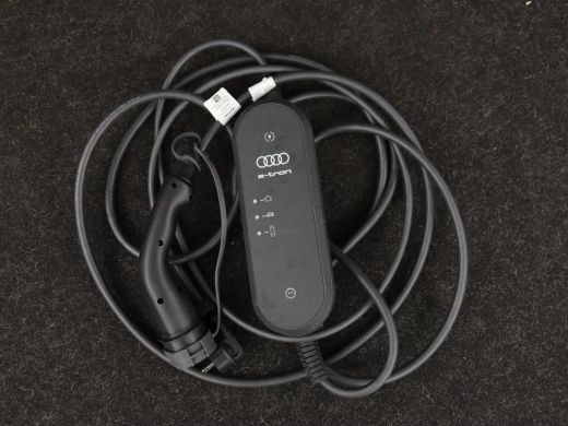 Audi e-tron 55 quattro edition 95kWh | SOH 92% | Leder | Carplay | Trekhaak | Virtual Cockpit | Navigatie | L... ActivLease financial lease