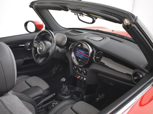 Mini Cooper Cabrio 1.5 Cooper Classic 136pk | Cruise Control | Stoelverwarming | Head-up display | Navigatie | 16" LMV ActivLease financial lease