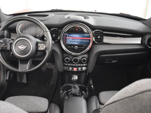 Mini Cooper Cabrio 1.5 Cooper Classic 136pk | Cruise Control | Stoelverwarming | Head-up display | Navigatie | 16" LMV ActivLease financial lease
