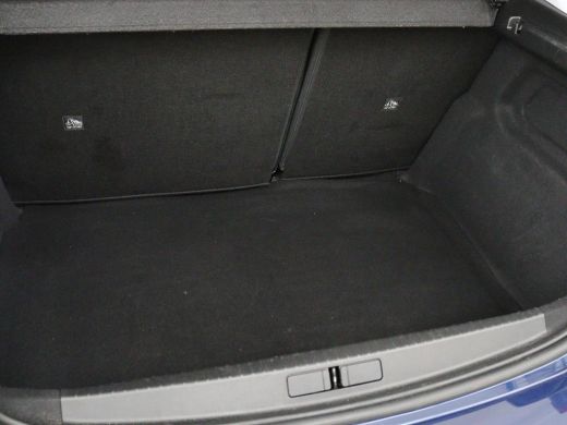 Opel Corsa-e Elegance 50 kWh | SOH 90% | 3 Fase | Camera | Warmtepomp | Carplay | Dodehoek detectie | Parkeerh... ActivLease financial lease