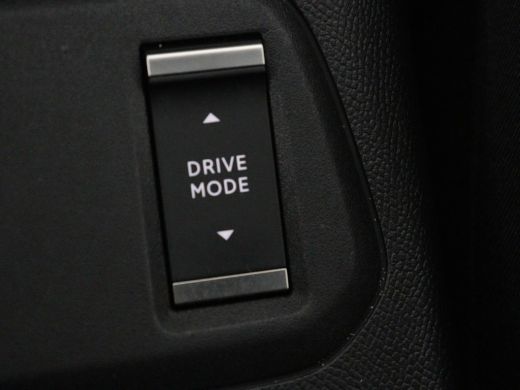 Opel Corsa-e Elegance 50 kWh | SOH 90% | 3 Fase | Camera | Warmtepomp | Carplay | Dodehoek detectie | Parkeerh... ActivLease financial lease