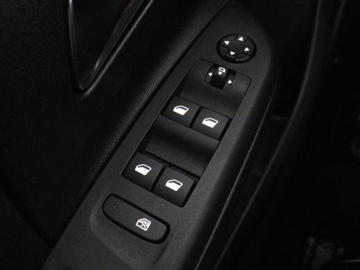 Opel Corsa-e Elegance 50 kWh | SOH 90% | 3 Fase | Camera | Warmtepomp | Carplay | Dodehoek detectie | Parkeerh... ActivLease financial lease