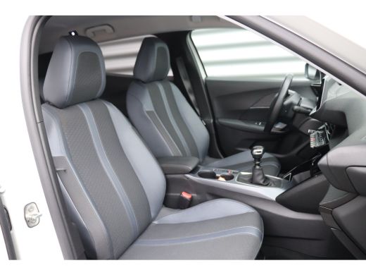 Peugeot 2008 1.2 PURETECH 100PK ALLURE PACK / NAVI / LEDER / CLIMA / LED / PDC / 17" LMV / CAMERA / KEYLESS / ... ActivLease financial lease