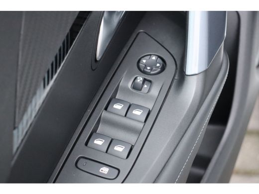 Peugeot 2008 1.2 PURETECH 100PK ALLURE PACK / NAVI / LEDER / CLIMA / LED / PDC / 17" LMV / CAMERA / KEYLESS / ... ActivLease financial lease