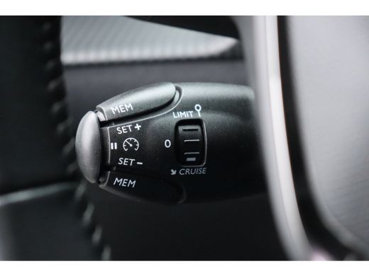 Peugeot 2008 1.2 PURETECH 100PK ALLURE PACK / NAVI / LEDER / CLIMA / LED / PDC / 17" LMV / CAMERA / KEYLESS / ... ActivLease financial lease