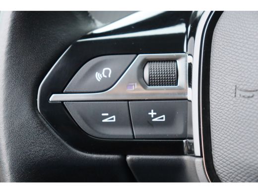 Peugeot 2008 1.2 PURETECH 100PK ALLURE PACK / NAVI / LEDER / CLIMA / LED / PDC / 17" LMV / CAMERA / KEYLESS / ... ActivLease financial lease